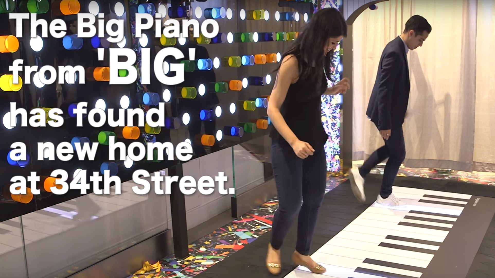 The Big Piano Returns to Macy's